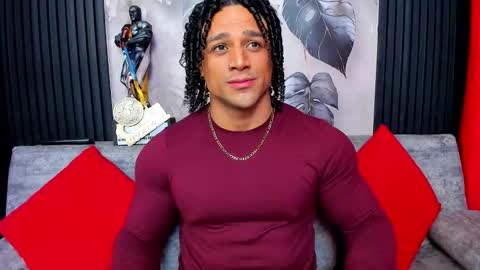 Snapshot of mike_estevess chatting on October 2025 03:09:02 AM online show from October 2025 03:09:02 AM