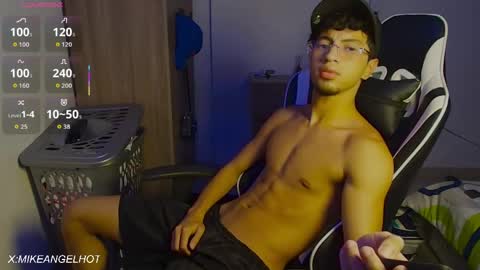 Mike Pineapple online show from June 2026 03:43:02 AM