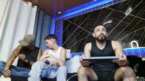 Mike El Bellaco online show from November 2025 01:40:01 AM