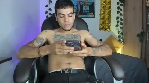 Snapshot of mikee_scooth chatting on December 2024 06:21:01 PM mikee_scooth online show from December 2024 06:21:01 PM