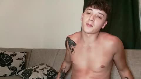 Snapshot of mikelaur chatting on September 2025 06:19:02 PM MikeLaur online show from September 2025 06:19:02 PM