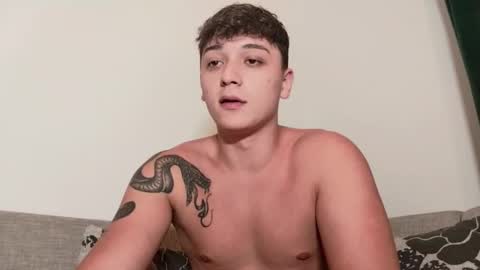 Snapshot of mikelaur chatting on October 2025 04:36:02 PM MikeLaur online show from October 2025 04:36:02 PM