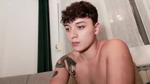 Snapshot of mikelaur chatting on October 2025 06:05:02 PM MikeLaur online show from October 2025 06:05:02 PM