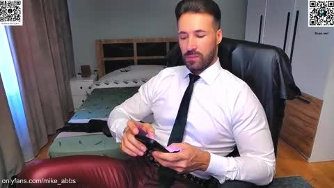 Mike    online show from October 2025 01:03:02 PM