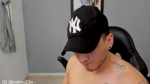 Snapshot of mikke_love chatting on January 2025 01:58:01 PM MIKKE online show from January 2025 01:58:01 PM
