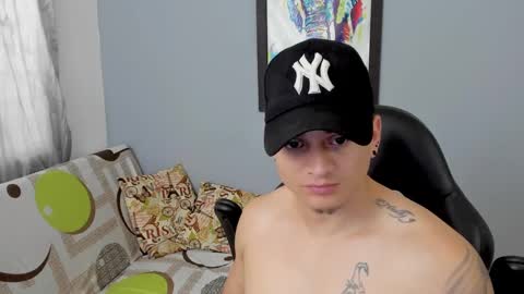 Snapshot of mikke_love chatting on February 2025 02:43:01 PM MIKKE online show from February 2025 02:43:01 PM