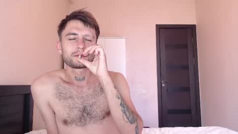 Snapshot of mikw63 chatting on August 2026 05:32:02 AM Sin online show from August 2026 05:32:02 AM