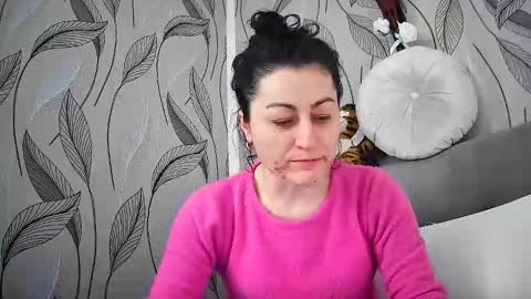 Mikyloveu online show from April 2026 02:57:01 PM