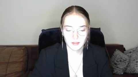 mila_keyy online show from October 2025 09:11:01 PM