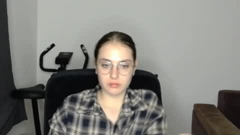 Snapshot of mila_keyy chatting on May 2026 09:12:01 PM mila_keyy online show from May 2026 09:12:01 PM