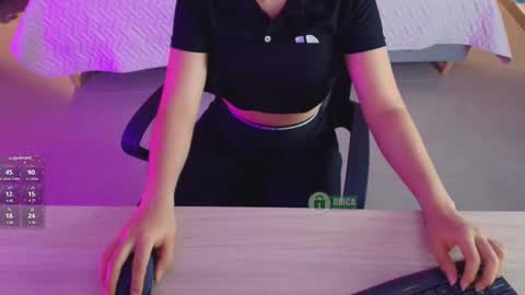 Snapshot of mila_kiitty chatting on December 2025 11:04:01 AM Milena online show from December 2025 11:04:01 AM