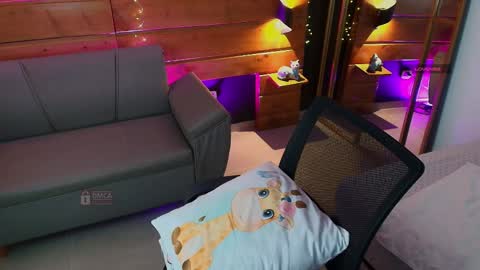 Milena  online show from April 2026 11:18:02 AM