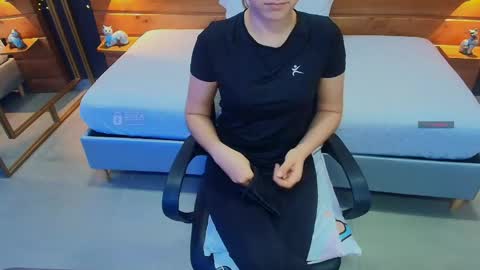 Milena  online show from May 2026 11:15:01 AM