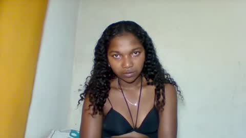 mila_lunah online show from May 2026 01:43:01 AM