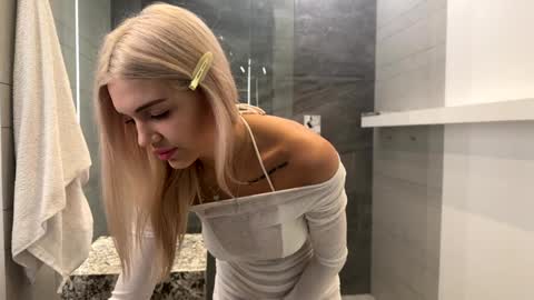 Snapshot of milabunny_ chatting on May 2026 09:48:01 AM Mila and u can call me sweet bunny online show from May 2026 09:48:01 AM