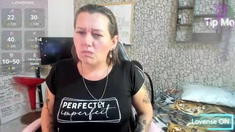 Miladys Lopez online show from May 2026 06:49:02 PM