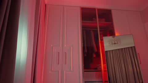        online show from November 2025 04:01:02 PM