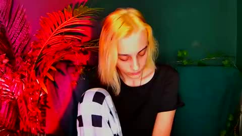 MilaGlow online show from December 2025 05:31:02 PM