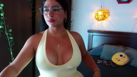 Snapshot of milaloversxxx chatting on March 2026 10:05:01 PM mila online show from March 2026 10:05:01 PM