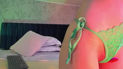 Snapshot of milan_daph chatting on March 2026 05:30:02 PM Daphne online show from March 2026 05:30:02 PM