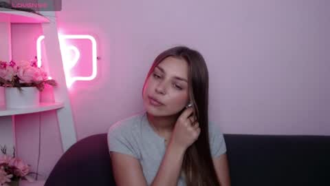 Snapshot of milanaangelas chatting on June 2026 04:50:01 AM milanaangelas online show from June 2026 04:50:01 AM