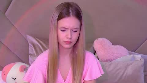 MilanaBalmain online show from October 2025 04:08:01 PM