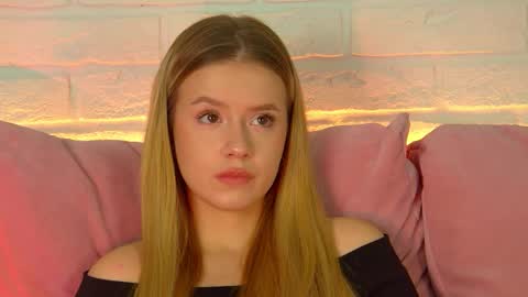 MilanaBalmain online show from October 2025 04:18:01 PM