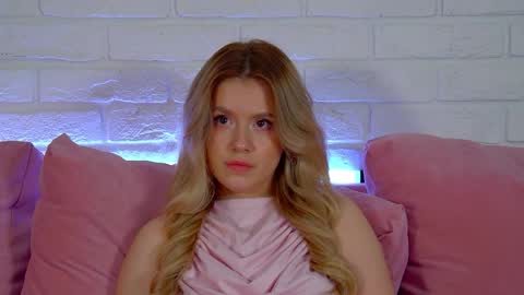 MilanaBalmain online show from April 2026 07:45:01 AM