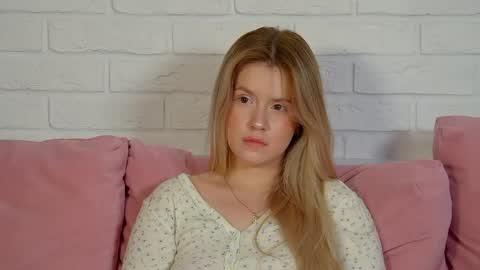 MilanaBalmain online show from April 2026 04:25:01 PM