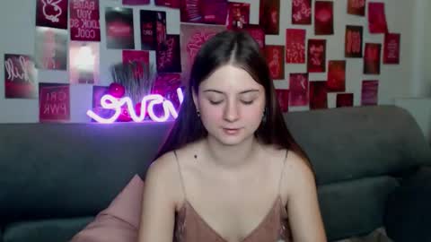 milanaroz online show from November 2025 06:00:02 AM