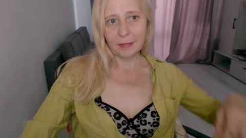 Milena online show from October 2025 06:34:02 AM
