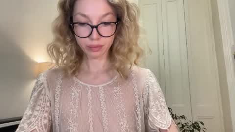 Mila online show from October 2025 02:35:01 PM