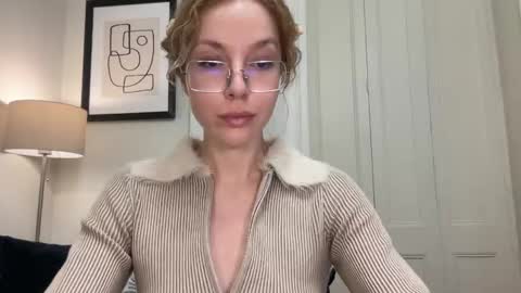 Mila online show from November 2025 03:49:01 PM