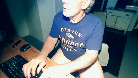 Milehi1958 online show from October 2025 12:44:02 AM