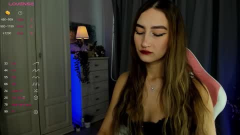 Mia online show from December 2025 09:03:01 AM