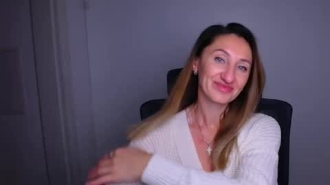 Milena online show from December 2025 12:12:01 PM