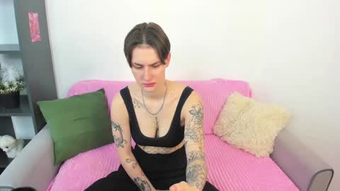 milenakeeks online show from April 2026 01:27:02 AM