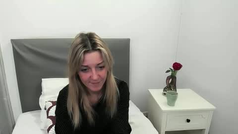 Snapshot of mileytop chatting on February 2026 09:20:02 PM MileyTop online show from February 2026 09:20:02 PM