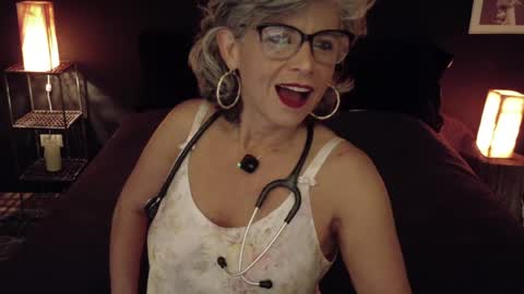 Snapshot of milf_ette chatting on May 2026 01:11:02 AM Fabiola online show from May 2026 01:11:02 AM