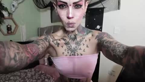 Isabella online show from November 2025 01:10:02 PM