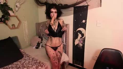 Isabella online show from March 2026 01:40:02 PM