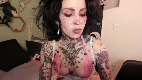 Isabella online show from April 2026 01:22:01 PM