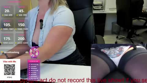 Snapshot of milf_viktoria chatting on May 2026 09:50:02 AM Viktoria online show from May 2026 09:50:02 AM
