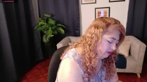 Snapshot of milfarlet chatting on December 2025 01:29:01 PM Arlet online show from December 2025 01:29:01 PM