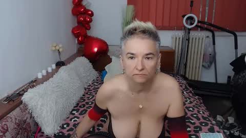 Snapshot of milfdolores chatting on September 2025 05:11:02 AM milfdolores online show from September 2025 05:11:02 AM