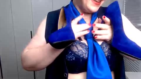 MilfScarlette online show from September 2025 04:12:02 AM