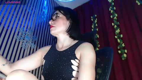 Snapshot of milfsexx_ chatting on May 2026 11:33:02 PM Andrea online show from May 2026 11:33:02 PM