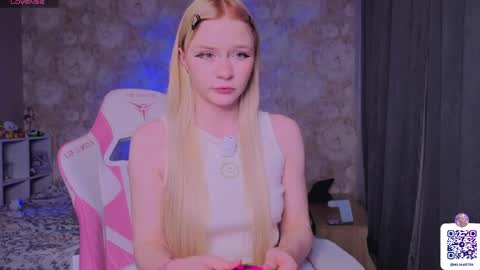 Snapshot of miliameow chatting on April 2026 09:52:01 PM Milia online show from April 2026 09:52:01 PM