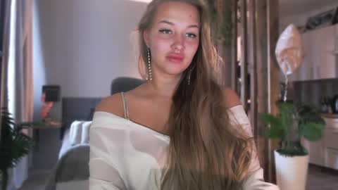 milk_bunny_ online show from April 2026 09:24:01 AM