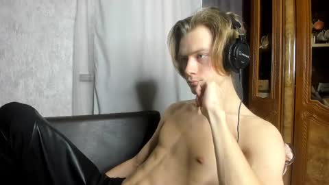 Isaac online show from November 2025 08:03:02 AM